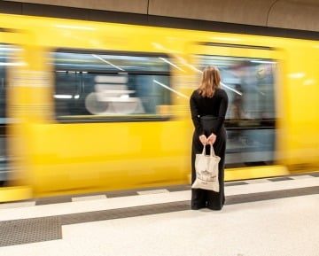 70-Teaser_Essen_woman-7558886_360x289